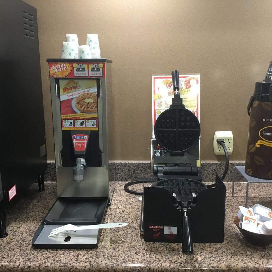 Super 8 By Wyndham Fairfield Tx Hotel Екстериор снимка